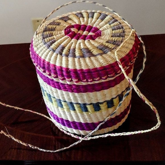 Woven Striped Straw/Rattan Basket/Barrel Tote with Lid, Woven String Strap ~ 6" - Picture 12 of 12